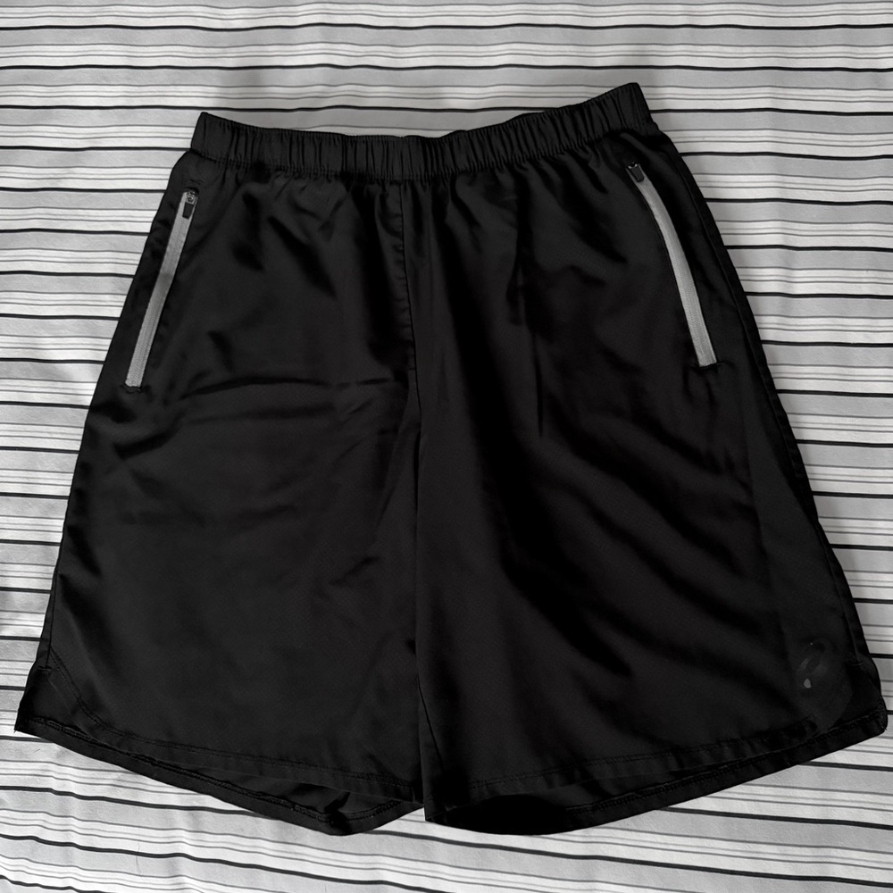 ASICS men’s shorts (size m)